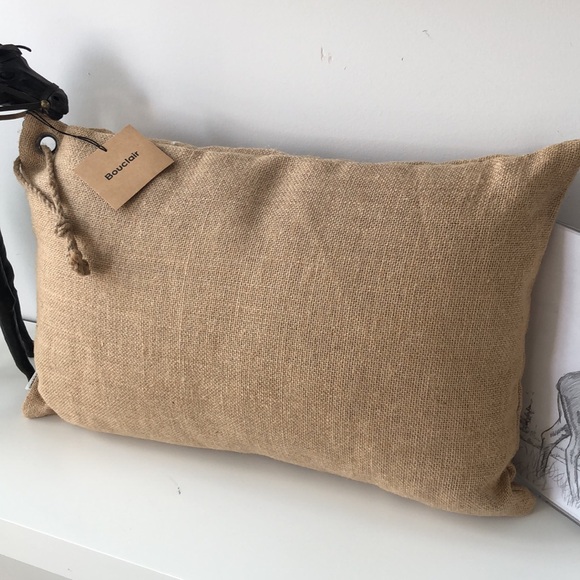 Rustic burlap accent pillow - Picture 5 of 9